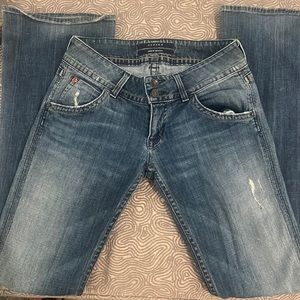 Cute Hudson low rise flair Jean in size 26!